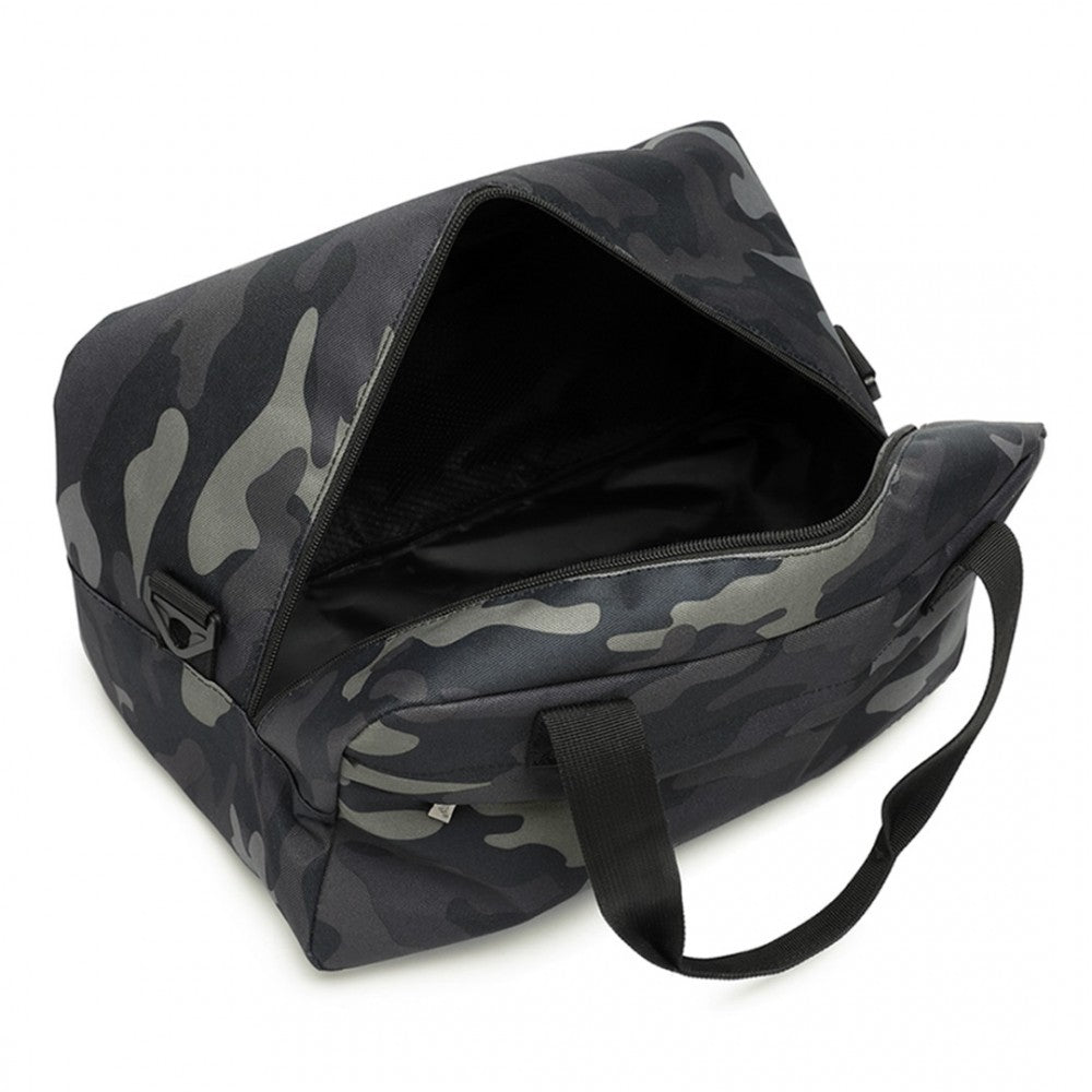 E1960S - KONO LIGHTWEIGHT MULTI PURPOSE UNISEX SPORTS TRAVEL DUFFEL BAG - CAMOUFLAGE